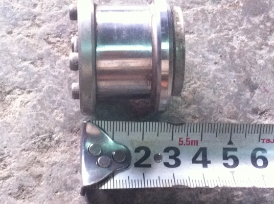 ชุดลูกล้อดันสายพานและโช่ให้ตึง ตัวลูกกลิ่งหมุนฟรีใช้ตลับลูกปืนด้านในเพื่อให้ลื่น ชุดลูกล้อดันสายพานและโช่ให้ตึง ตัวลูกกลิ่งหมุนฟรีใช้ตลับลูกปืนด้านในเพื่อให้ลื่น