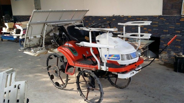 รถปลูกข้าวนั่งขับ Rainbowkid4 เก่าญี่ปุ่น ดำนา 4 แถว สภาพสวย เครื่องยนต์ติดง่าย สภาพพร้อมใช้งาน รถปลูกข้าวนั่งขับ Rainbowkid4 เก่าญี่ปุ่น ดำนา 4 แถว สภาพสวย เครื่องยนต์ติดง่าย สภาพพร้อมใช้งาน