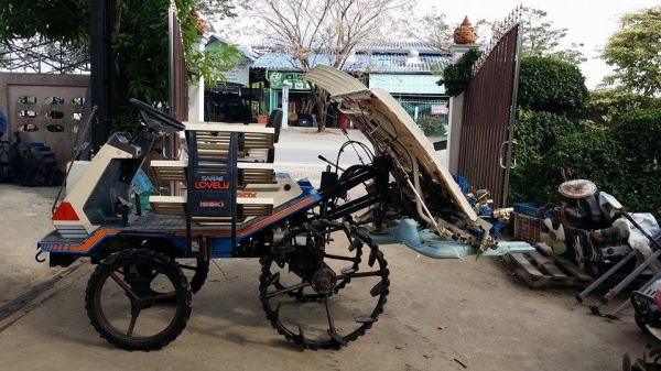 รถปลูกข้าวนั่งขับ ISEKI เก่าญี่ปุ่น ดำนา 5 แถว สภาพสวย เครื่องยนต์ติดง่าย สภาพพร้อมใช้งาน รถปลูกข้าวนั่งขับ ISEKI เก่าญี่ปุ่น ดำนา 5 แถว สภาพสวย เครื่องยนต์ติดง่าย สภาพพร้อมใช้งาน