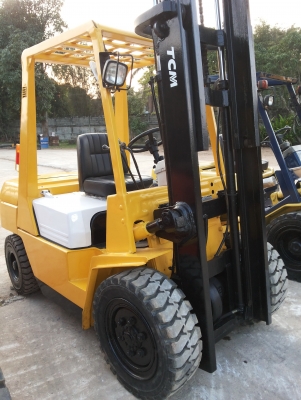 ขายรถโฟลคลิฟท์ KOMATSU FD25-11 ดีเซล ออโต้ เสา4เมตร สภาพสวย ราคาถูก