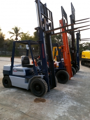 ขายรถโฟลคลิฟท์ KOMATSU FD25-11 ดีเซล ออโต้ เสา4เมตร สภาพสวย ราคาถูก ขายรถโฟลคลิฟท์ KOMATSU FD25-11 ดีเซล ออโต้ เสา4เมตร สภาพสวย ราคาถูก