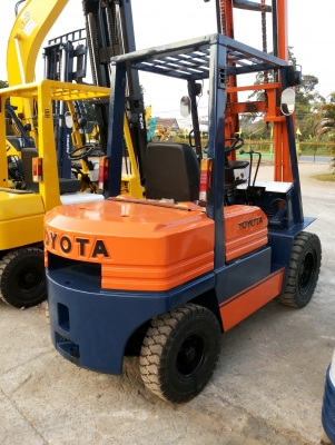 ขายรถโฟลคลิฟท์ KOMATSU FD25-11 ดีเซล ออโต้ เสา4เมตร สภาพสวย ราคาถูก ขายรถโฟลคลิฟท์ KOMATSU FD25-11 ดีเซล ออโต้ เสา4เมตร สภาพสวย ราคาถูก