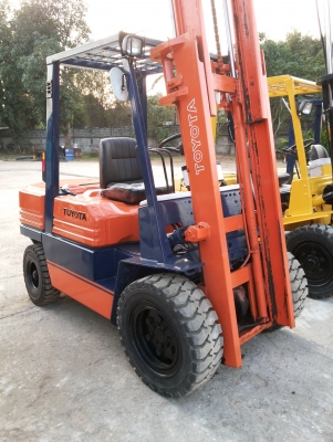 ขายรถโฟลคลิฟท์ KOMATSU FD25-11 ดีเซล ออโต้ เสา4เมตร สภาพสวย ราคาถูก ขายรถโฟลคลิฟท์ KOMATSU FD25-11 ดีเซล ออโต้ เสา4เมตร สภาพสวย ราคาถูก