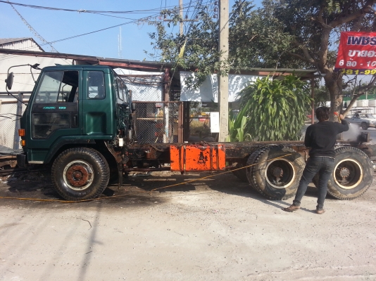 รถสิบล้อหัคันชี  isuzu 240  2 เพลา เบรกจิฟฟี่ พวงมาลัยเพาเวอร์ เครื่องดี คันชีสวย เอกสารพร้อมโอน มีกะบะดั้มขายแยก