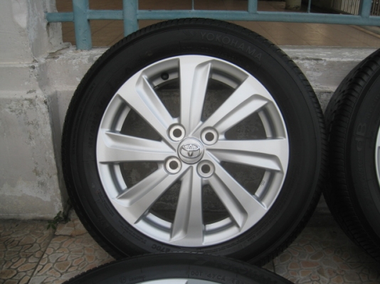 ขายล้อแม็กป้ายแดง Toyota vios 15" พร้อมยางปี14  สนใจติดต่อเล็กคลองสามครับ 081-747940