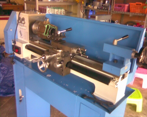 เครื่องกลึง 3.5 ฟุต มือหนึ่ง ขายลดราคาล้างสต๊อก เกียร์บล็อค ใช้ไฟบ้าน เครื่องจักรพร้อมใช้งาน เครื่องกลึง 3.5 ฟุต มือหนึ่ง ขายลดราคาล้างสต๊อก เกียร์บล็อค ใช้ไฟบ้าน เครื่องจักรพร้อมใช้งาน