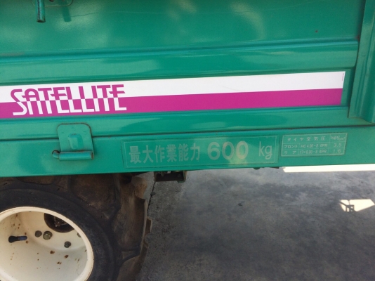 WWW.ByRin29.COM รถกระบะเกษตร Kubota รุ่น SATELLITE ES633 เครื่องยนต์ 4 จังหวะ 5 แรง 4 เกียร์ (รวมเกียร์ถอย) กว้าง 1.2 เมตร ยาว 3 เมตร น้ำหนัก 60 กิโลกรัม สภาพเดิมๆจากญี่ปุ่น นำเข้าจากประเทศญี่ปุ่น