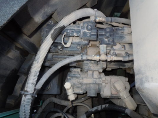 ขาย Kobelco SK135SR-1ES (YY04) ซุปเปอร์ ปี2006 มีใบมีดดัน แทรคเหล็กหุ้มยาง ราคาไม่แพงครับ