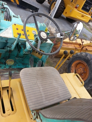 รถตักเล็ก 0.5 คิว TCM นำเข้าจาก ญี่ปุ่น แท้ๆ 1000\% สวยมากๆ ขายถูกๆ 090-986-2521