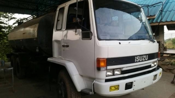 ขายรถสิบล้อบรรทุกน้ำ ISUZU เครื่อง 175 แรง 1 เพลา ทะเบียนพร้อม