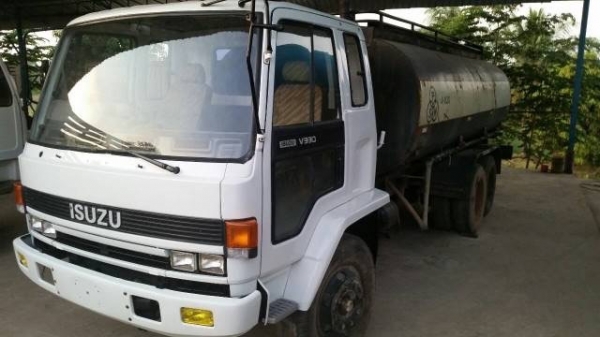 ขายรถสิบล้อบรรทุกน้ำ ISUZU เครื่อง 175 แรง 1 เพลา ทะเบียนพร้อม