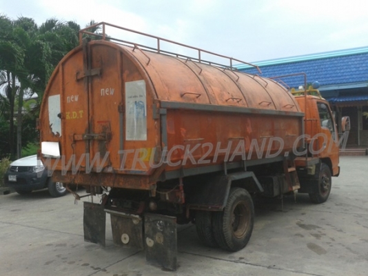 รถบรรทุกเฉพาะกิจ (รถขยะ) 6 ล้อดัมพ์ ยี่ห้อ ISUZU NPR 120 แรงม้า สามารถดูสภาพรถและทดลองขับได้ที่ศูนย์พักรถ truck2hand และยังต่อรองราคาได้อีกครับ