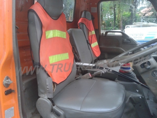 รถบรรทุกเฉพาะกิจ (รถขยะ) 6 ล้อดัมพ์ ยี่ห้อ ISUZU NPR 120 แรงม้า สามารถดูสภาพรถและทดลองขับได้ที่ศูนย์พักรถ truck2hand และยังต่อรองราคาได้อีกครับ