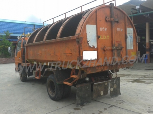 รถบรรทุกเฉพาะกิจ (รถขยะ) 6 ล้อดัมพ์ ยี่ห้อ ISUZU NPR 120 แรงม้า สามารถดูสภาพรถและทดลองขับได้ที่ศูนย์พักรถ truck2hand และยังต่อรองราคาได้อีกครับ