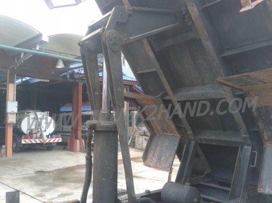 รถบรรทุกเฉพาะกิจ (รถขยะ) 6 ล้อดัมพ์ ยี่ห้อ ISUZU NPR 120 แรงม้า สามารถดูสภาพรถและทดลองขับได้ที่ศูนย์พักรถ truck2hand และยังต่อรองราคาได้อีกครับ