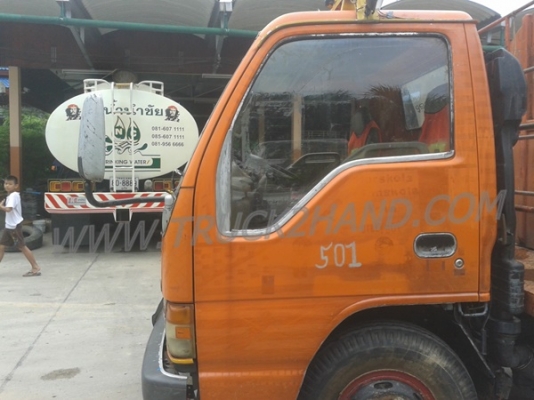 รถบรรทุกเฉพาะกิจ (รถขยะ) 6 ล้อดัมพ์ ยี่ห้อ ISUZU NPR 120 แรงม้า สามารถดูสภาพรถและทดลองขับได้ที่ศูนย์พักรถ truck2hand และยังต่อรองราคาได้อีกครับ