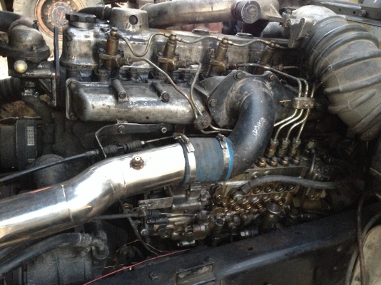 6ล้อMisubishi Fuso เครื่อง220มีโบว์เครื่อง6D16