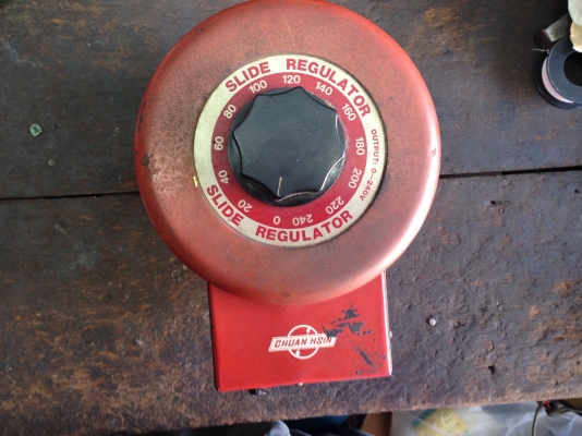 ขายหม้อแปลงไฟฟ้า Slide Regulator ไฟเข้า 110/220V ไฟออกได้ 0-240V พร้อมใช้งาน(เข็มหน้าปัดไม่ขึ้น)