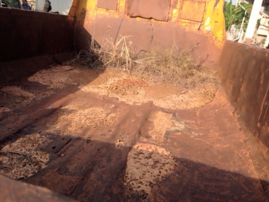 HINO KL300 - 135 HP EC100 หกล้อดั๊มพ์ หัวเก๋งสภาพดีเดิมดีไม่ผุภายในคอนโซลครบ รถเครื่องยนต์ดีเกียร์ดียังใช้งานได้ดีครับ แต่ขายตามสภาพนะครับ ยางไม่มีแต่กระทะล้อมีให้ครบนะครับ ขอบ 20 เอกสารทะเบียนไม่มี เป็นสัญญาซื้อขายนะครับ ราคาต่อรองได้ครับ