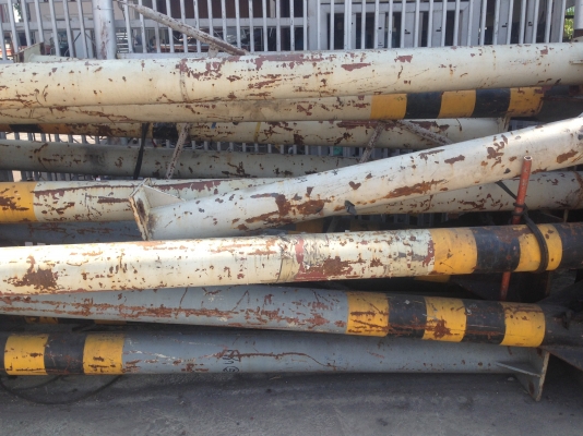 ขายเหล็กเสาโครงสร้าง เนื้อหนามากครับ ขายเหมา ยกกอง มาชั่งน้ำหนักไปเลยครับ