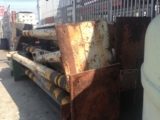 ขายเหล็กเสาโครงสร้าง เนื้อหนามากครับ ขายเหมา ยกกอง มาชั่งน้ำหนักไปเลยครับ