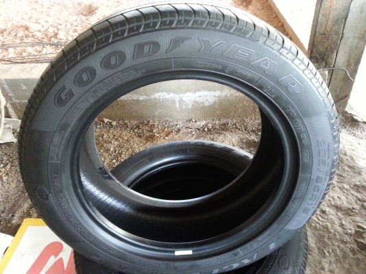 ขายยางกู๊ดเยียร์ปี12ครับ  ขอบ16 ไม่ปะ ไม่บวม พร้อมใช้งานครับ