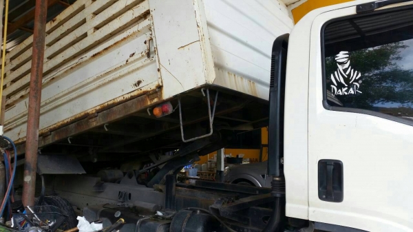 6ล้อดี้มพ์ ISUZU 150แรงม้า ปี52 รถสวย พร้อมใช้งาน เครื่องดี นิ่มๆ เล่มพร้อม 087-2976734