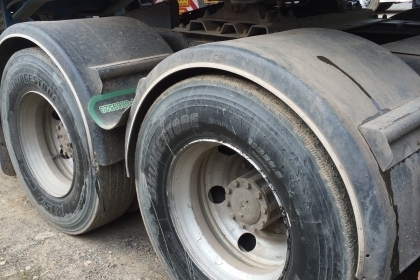 รถหัวลาก VOLVO FM9 6x2 ปี 45  340 HP ราคาเงินสด 1,200,000 ติดต่อคุณนริศ 081-733-5156