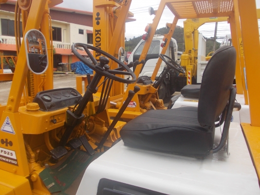 ขายรถโฟกลิฟ KOMATSU FD25-7 ขายรถโฟกลิฟ KOMATSU FD25-7