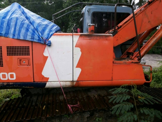 แบคโฮ HITACHI EX200-3 รถไม่ค่อยใช้งาน เอวแน่นดี เครื่องดี ราคาต่อรองได้ 087-2976734