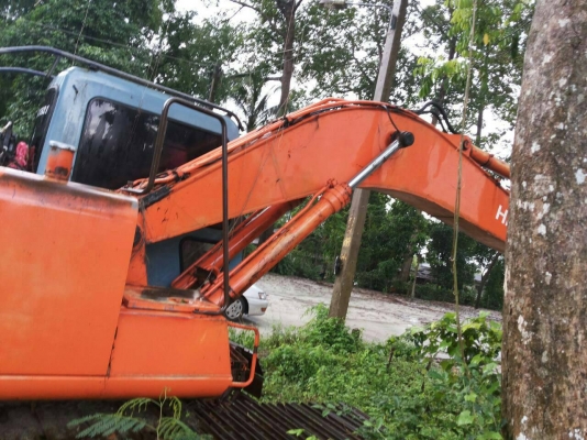 แบคโฮ HITACHI EX200-3 รถไม่ค่อยใช้งาน เอวแน่นดี เครื่องดี ราคาต่อรองได้ 087-2976734