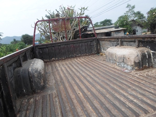 ขายกระบะ ของบิกเอ็มตอนเดียว สีมันร่อนๆ แต่ยังดีอยู่ครับ