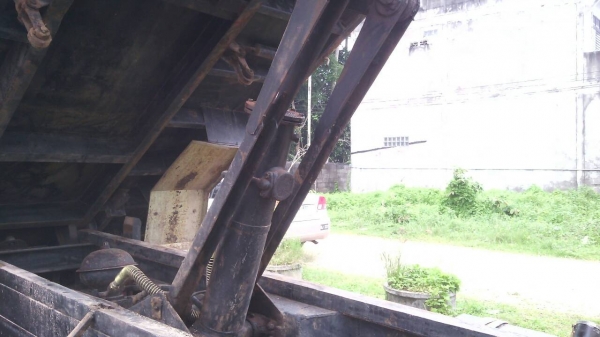 รถบรรทุก 6 ล้อดัมพ์ ยี่ห้อ HINO เครื่องฮีโน่ Ho7c 185 แรง พวงมาลัยพาร์เวอร์ ยางเต็ม6เส้น. แอร์พร้อม เชซซีสวยตลอดเส้น รถบรรทุก 6 ล้อดัมพ์ ยี่ห้อ HINO เครื่องฮีโน่ Ho7c 185 แรง พวงมาลัยพาร์เวอร์ ยางเต็ม6เส้น. แอร์พร้อม เชซซีสวยตลอดเส้น