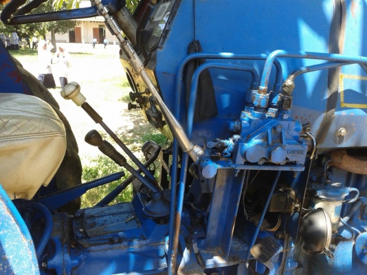 ขายรถไถ แม็คซี่ เพลาเดียว พร้อมใช้งาน เครื่องแน่นดี มีใบมีดดันหน้า ราคาต่อรองได้ 087-2976734