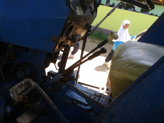 ขายรถไถ แม็คซี่ เพลาเดียว พร้อมใช้งาน เครื่องแน่นดี มีใบมีดดันหน้า ราคาต่อรองได้ 087-2976734