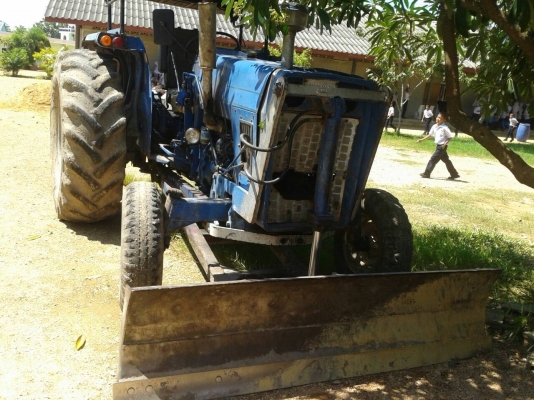 ขายรถไถ แม็คซี่ เพลาเดียว พร้อมใช้งาน เครื่องแน่นดี มีใบมีดดันหน้า ราคาต่อรองได้ 087-2976734