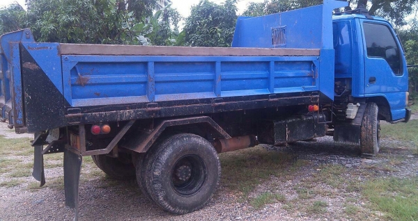 หกล้อดั้ม อีซูซุ NPR-130แรงโบว์ รถห้างปี48พ.เพาเวอร์ แอร์ ช่วงล่าง Fหน้าFหลัง สภาพดีพร้อมลุย ทะเบียนพร้อมโอน ราคาคุยกันได้ครับ