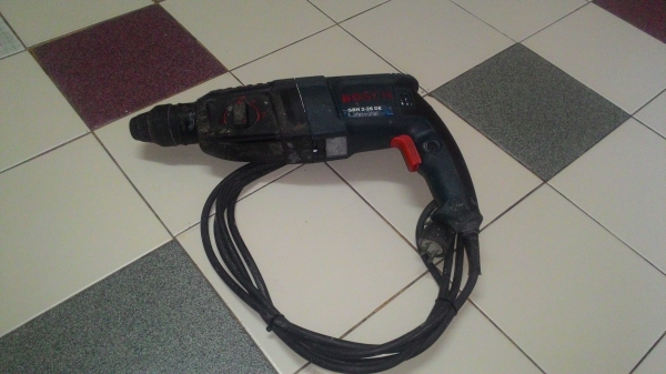 ขายสว่านไฟฟ้าระบบโรตารี3ระบบแย็กได้ยี่ห้อBoschรุ่นGBH2-26DEของแท้ครับเดิมๆพร้อมใช้งาน