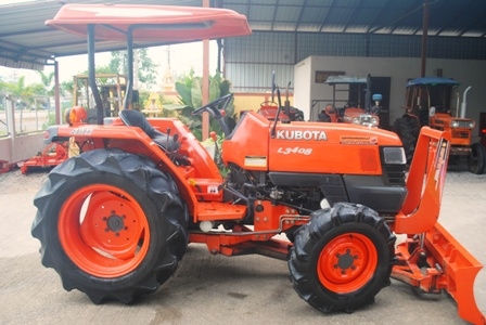 ขายรถไถ Kubota L 3408 (4WD) พร้อมมีดดันหน้าช้าง สภาพพร้อมใช้งานครับ