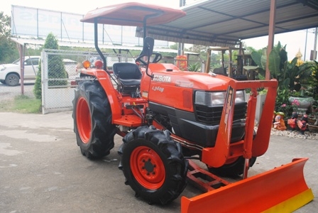 ขายรถไถ Kubota L 3408 (4WD) พร้อมมีดดันหน้าช้าง สภาพพร้อมใช้งานครับ