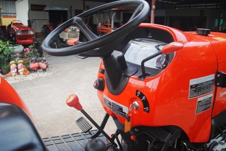 ขายรถไถ Kubota L 4708 (4WD) พร้อมดันหน้าและอุปกรณ์หลัง รถ 150 ชั่วโมง