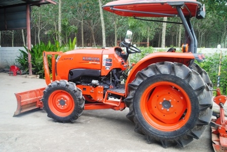 ขายรถไถ Kubota L 4708 (4WD) พร้อมดันหน้าและอุปกรณ์หลัง รถ 150 ชั่วโมง ขายรถไถ Kubota L 4708 (4WD) พร้อมดันหน้าและอุปกรณ์หลัง รถ 150 ชั่วโมง