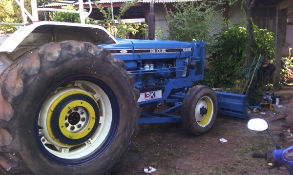 ขายรถไถฟร์อด มือสอง 6610 แท้ เสื้อลาย ปั้มกลม