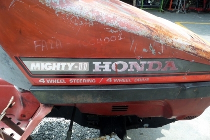ขาย รถตีดินแบบนั่งขับ HONDA MIGHTY -11 ขับเคลื่อน 4 ล้อ เลี้ยวได้ครบ 4 ล้อ วงแคบ เก่าญี่ปุ่น สภาพภายนอกสีไม่ค่อยสวย  แต่เครื่องยนต์สมบูรณ์ดีพร้อมใช้งาน  ราคา 58,000
