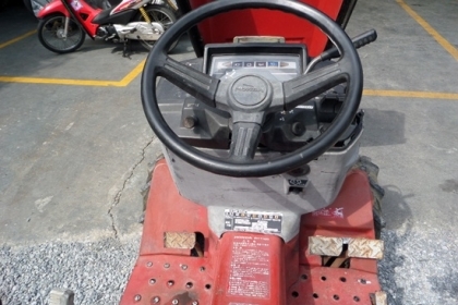 ขาย รถตีดินแบบนั่งขับ HONDA MIGHTY -11 ขับเคลื่อน 4 ล้อ เลี้ยวได้ครบ 4 ล้อ วงแคบ เก่าญี่ปุ่น สภาพภายนอกสีไม่ค่อยสวย  แต่เครื่องยนต์สมบูรณ์ดีพร้อมใช้งาน  ราคา 58,000