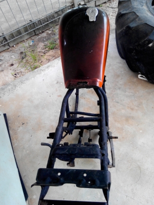 ขายโครง  Yamaha spacial +ถังน้ำมัน วาง SR 400 CC ได้ เอาไปปั้นต่อ   ลดราคาไปเลย  2900 บาท