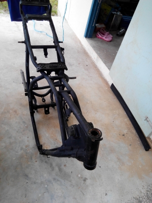 ขายโครง  Yamaha spacial +ถังน้ำมัน วาง SR 400 CC ได้ เอาไปปั้นต่อ   ลดราคาไปเลย  2900 บาท