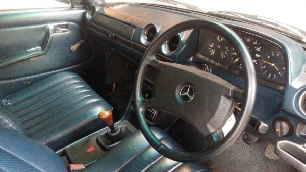 BENZ w123 เครื่องเบนซิน ราคา55000บาท