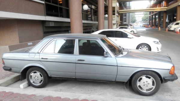 BENZ w123 เครื่องเบนซิน ราคา55000บาท