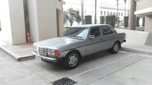 BENZ w123 เครื่องเบนซิน ราคา55000บาท